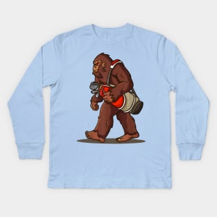 Bigfoot playing golf Kids Long Sleeve T-Shirt